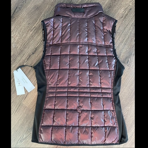 Calvin Klein performance puffer vest - Picture 2 of 2